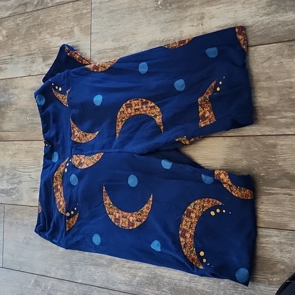 Pineapples, motorcycles, houndstooth, lilies , wolves, and moon & stars leggings - Picture 8 of 8